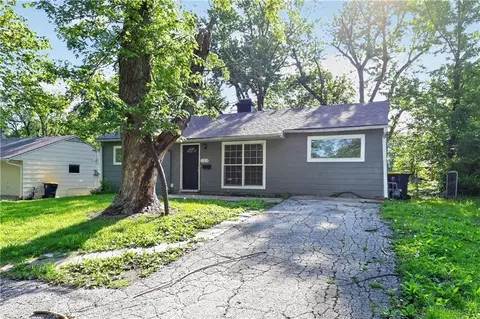11217 Palmer Ave, Kansas City, MO 64134