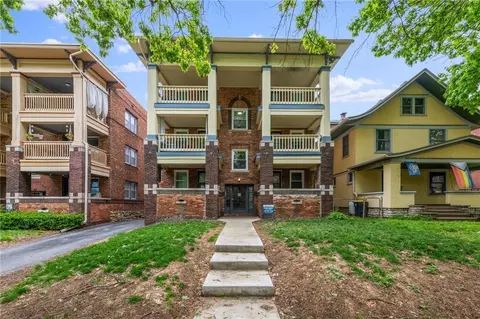 2805 Charlotte St, Kansas City, MO 64109