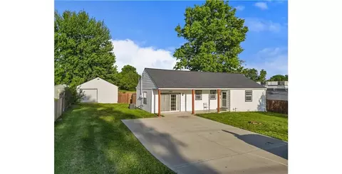 1227 N Jesse James Rd, Excelsior Springs, MO 64024