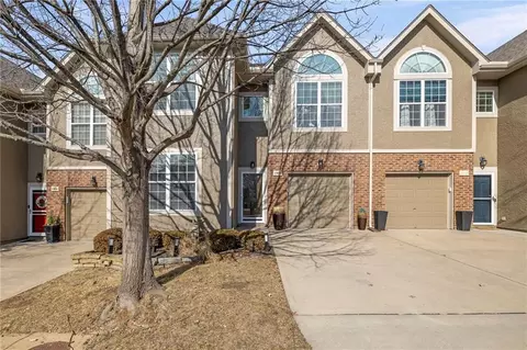 15832 W 61st St, Shawnee, KS 66217
