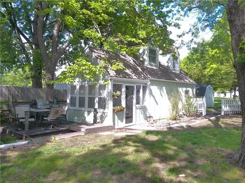 433 S Willow St, Ottawa, KS 66067