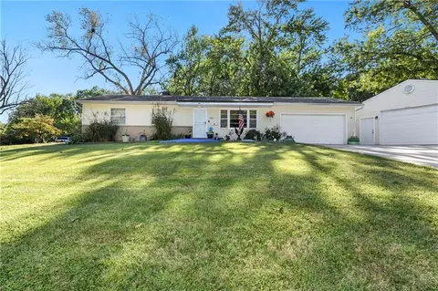 8855 E 53rd Ter, Raytown, MO 64133