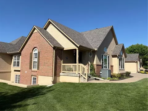 15220 S Symphony Dr #3202, Olathe, KS 66062