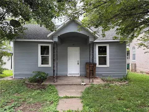 604 Laramie St, Atchison, KS 66002
