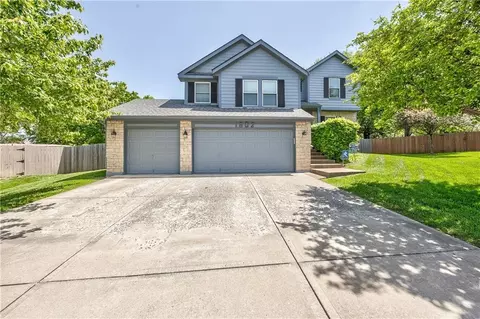 1802 W Park Ct, Olathe, KS 66061