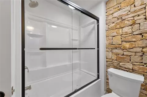 Bath - 1601 Vogt Rd, Raymore, MO 64083 photo 4 of 5