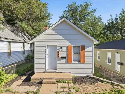 713 Dakota St, Leavenworth, KS 66048