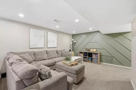 18229 W 157th Ter, Olathe, KS 66062