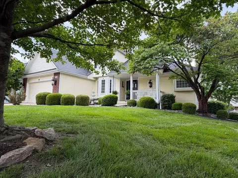 500 Bayview Dr, Raymore, MO 64083