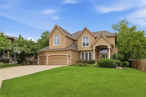 16118 S Locust St, Olathe, KS 66062