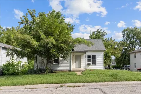 Exterior - 417 Jackson St, Warrensburg, MO 64093 photo 2 of 5