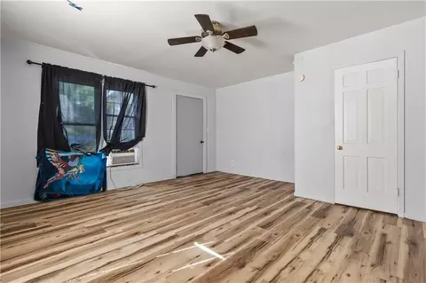 Living - 417 Jackson St, Warrensburg, MO 64093 photo 5 of 7