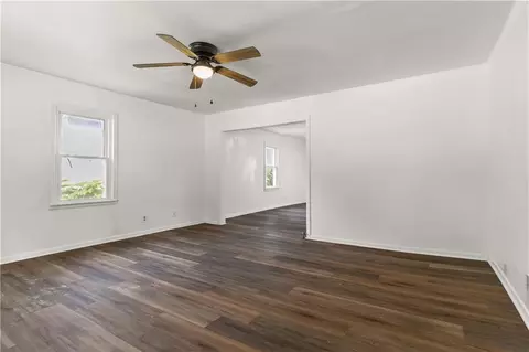 Living - 417 Jackson St, Warrensburg, MO 64093 photo 4 of 7