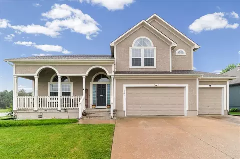 1501 Johnston Dr, Raymore, MO 64083