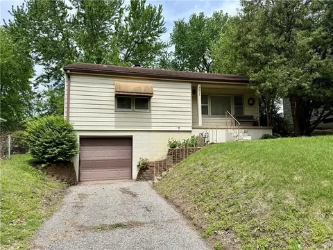 3523 Pacific St, Saint Joseph, MO 64507