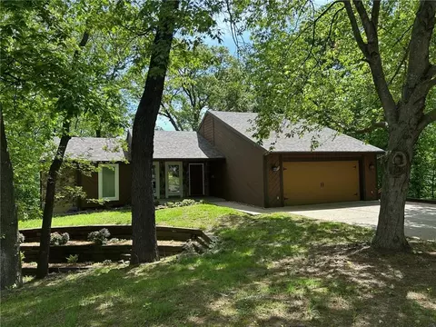 1007 S Adams St, Nevada, MO 64772