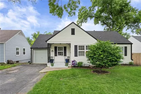 5000 W 51st St, Roeland Park, KS 66205
