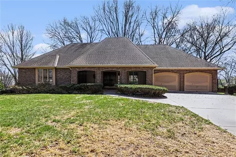 8017 W 102nd Ter, Overland Park, KS 66212