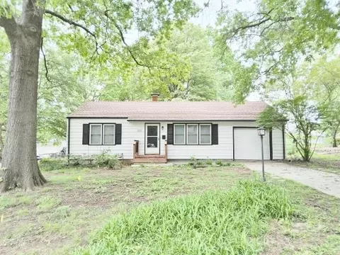 303 22nd St, Blue Springs, MO 64015