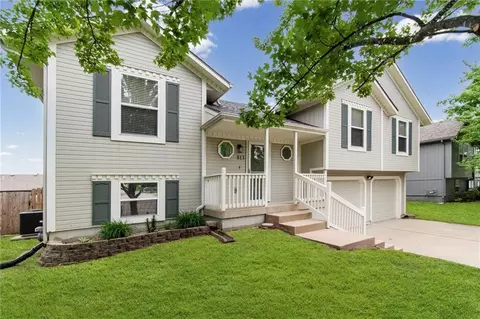 813 Ridgeview St, Grain Valley, MO 64029