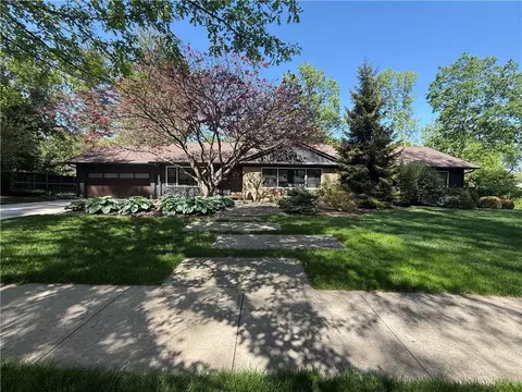 3810 W 65th Ter, Mission Hills, KS 66208