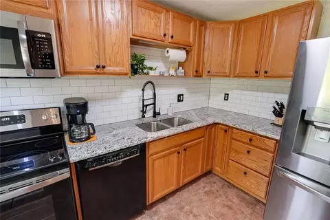 Kitchen - 906 N Ponca Dr, Independence, MO 64056 photo 5 of 5