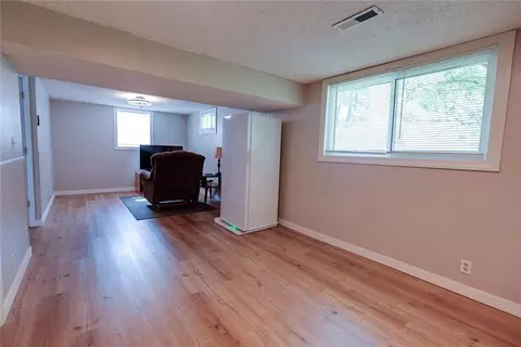 Living - 906 N Ponca Dr, Independence, MO 64056 photo 3 of 4