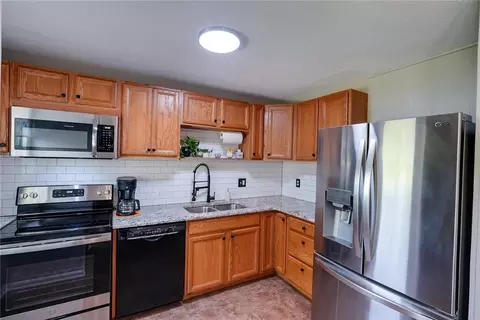 Kitchen - 906 N Ponca Dr, Independence, MO 64056 photo 1 of 5