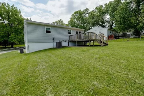 Exterior - 906 N Ponca Dr, Independence, MO 64056 photo 6 of 12
