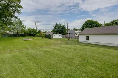 Exterior - 906 N Ponca Dr, Independence, MO 64056 photo 11 of 12
