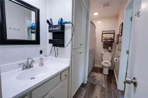 Bath - 906 N Ponca Dr, Independence, MO 64056 photo 1 of 2