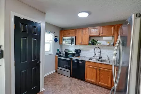 Kitchen - 906 N Ponca Dr, Independence, MO 64056 photo 2 of 5