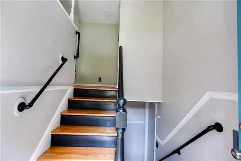 Entry Way - 906 N Ponca Dr, Independence, MO 64056 photo 1 of 2