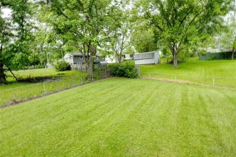 Exterior - 906 N Ponca Dr, Independence, MO 64056 photo 12 of 12