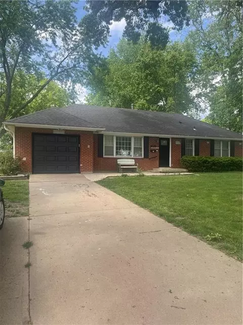 10704 W 48th Ter, Shawnee, KS 66203