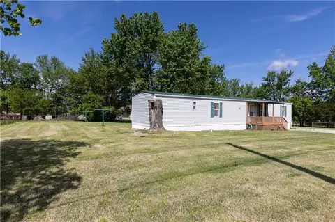 Exterior - 309 N North St, Windsor, MO 65360 photo 7 of 9