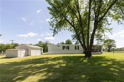 Exterior - 309 N North St, Windsor, MO 65360 photo 6 of 9