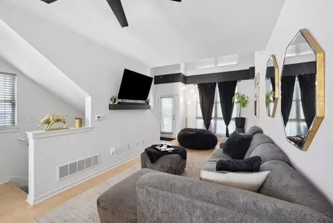 4585 Madison Ave, Kansas City, MO 64111