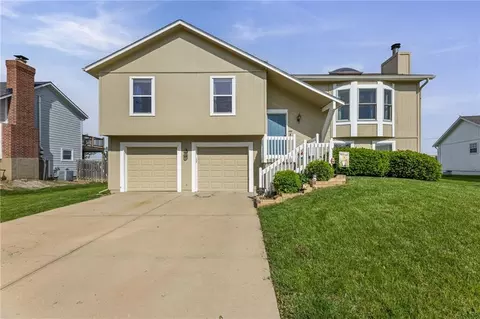 17451 S Ingrid St, Gardner, KS 66030