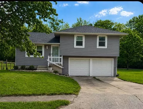 1452 Park Ln, Liberty, MO 64068
