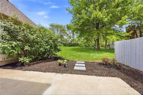 2426 W 137th Pl, Overland Park, KS 66224