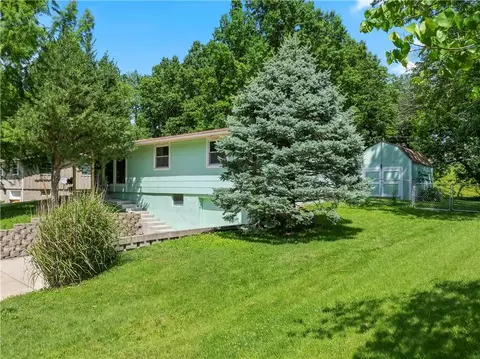 5903 N Garfield Ave, Gladstone, MO 64118
