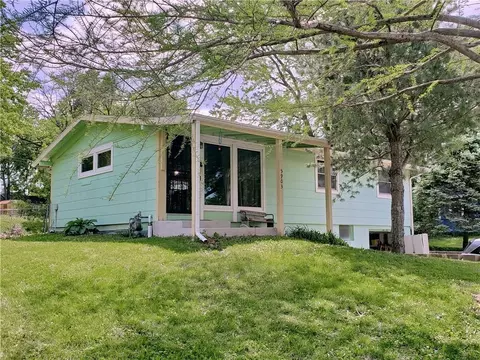 5903 N Garfield Ave, Gladstone, MO 64118