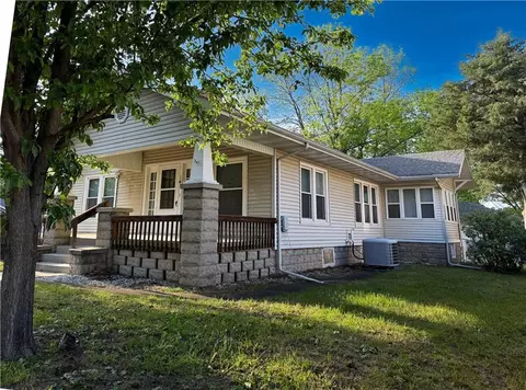 Exterior - 524 W Cherry St, Nevada, MO 64772 photo 2 of 2