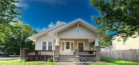 524 W Cherry St, Nevada, MO 64772