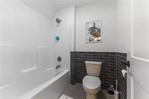 Bath - 7563 County Road 421 Rd, Amazonia, MO 64421 photo 7 of 8
