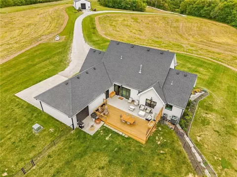 Exterior - 7563 County Road 421 Rd, Amazonia, MO 64421 photo 10 of 12