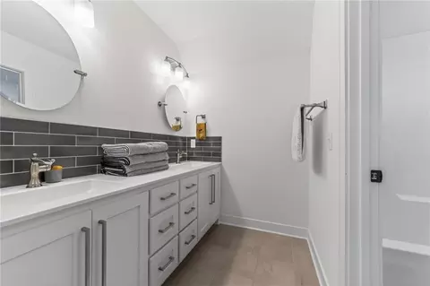 Bath - 7563 County Road 421 Rd, Amazonia, MO 64421 photo 6 of 8