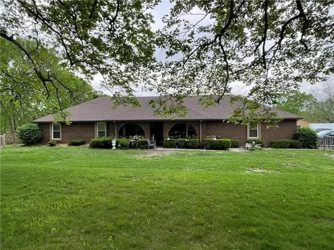 1536 Dickinson St, Independence, MO 64050