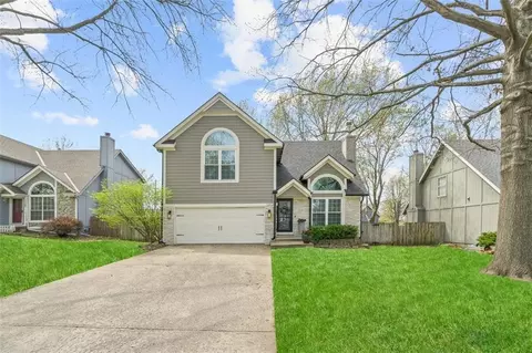 1203 N Anne Shirley Dr, Olathe, KS 66061
